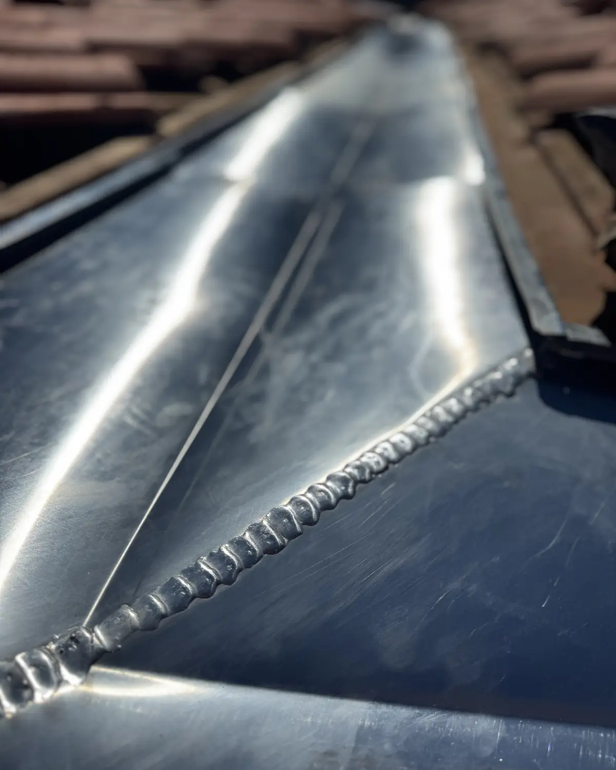 Soudure à l'étain d'un pli de zinc